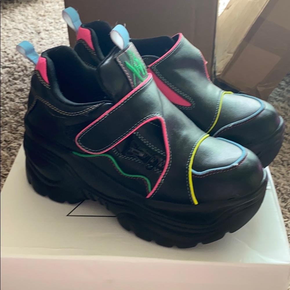 Yru matrixx sneakers black and neon